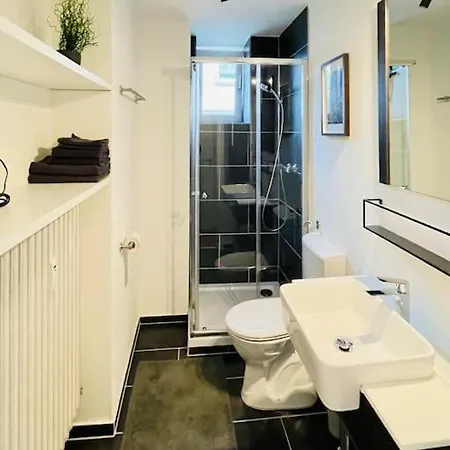 Mitten In Und Doch Im Gruenen: Schoenes Und Modernes Appartamento *