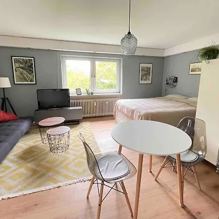 Mitten In Und Doch Im Gruenen: Schoenes Und Modernes * Nastätten