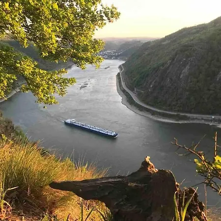 Mitten In Und Doch Im Gruenen: Schoenes Und Modernes * Nastätten