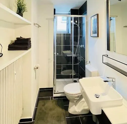 Mitten In Und Doch Im Gruenen: Schoenes Und Modernes Apartamento *