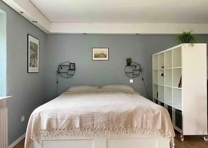 Mitten In Und Doch Im Gruenen: Schoenes Und Modernes * Nastätten