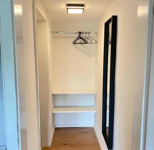 Mitten In Und Doch Im Gruenen: Schoenes Und Modernes