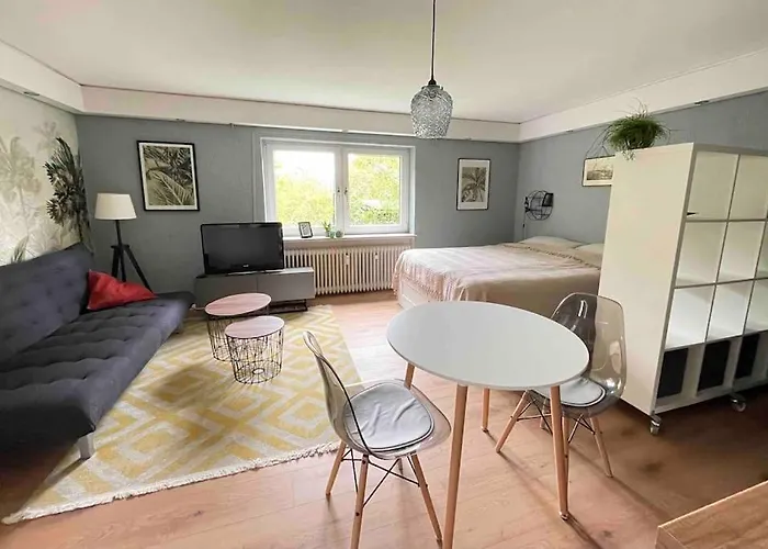 Mitten In Und Doch Im Gruenen: Schoenes Und Modernes * Nastätten