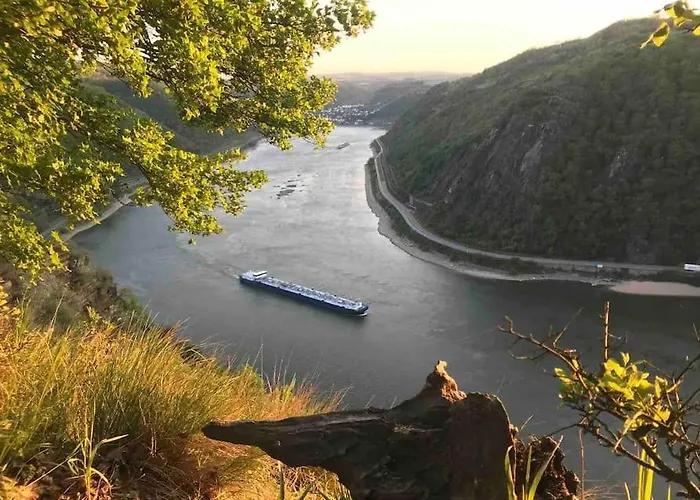 Mitten In Und Doch Im Gruenen: Schoenes Und Modernes * Nastätten